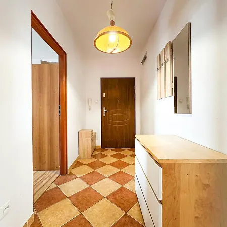 2 Rooms, 4 Beds, 6 People 브로츠와프