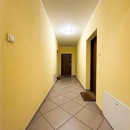 2 Rooms, 4 Beds, 6 People 브로츠와프