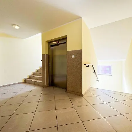 2 Rooms, 4 Beds, 6 People *